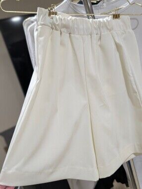 Elastic-Waist Cream Women’s Shorts Set